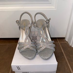Silver wedding/prom heels NWT